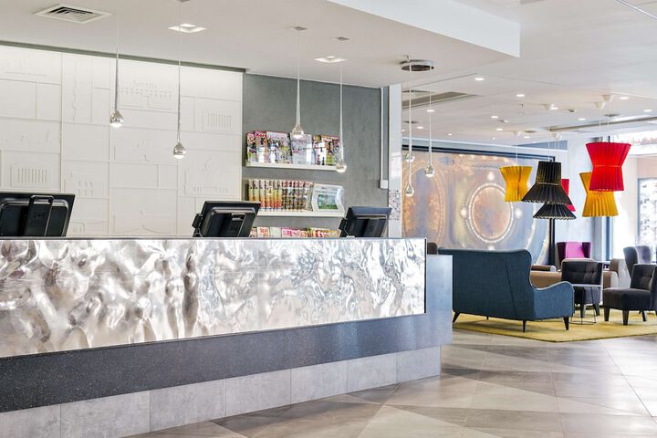 Entrance & Lobby