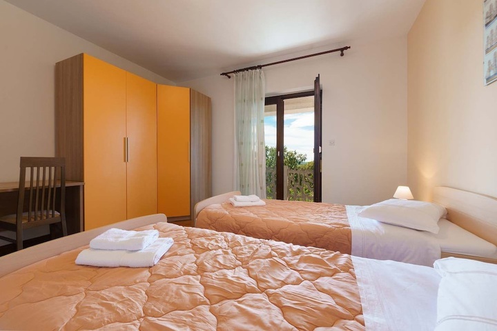 Room 2 of 20