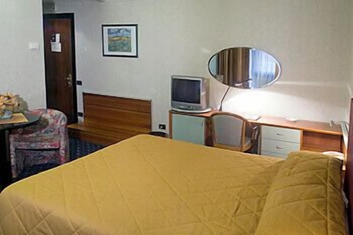 Room 10 of 35