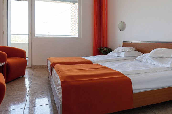 Room 11 of 21