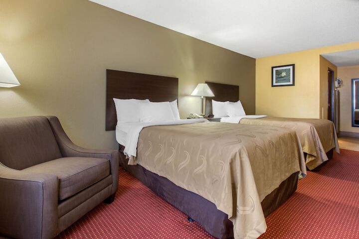 2 Double Beds (4 of 8)