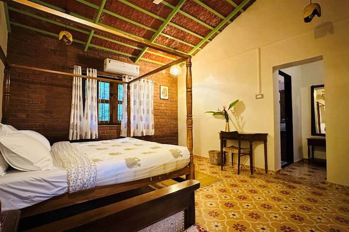 Room 15 of 28