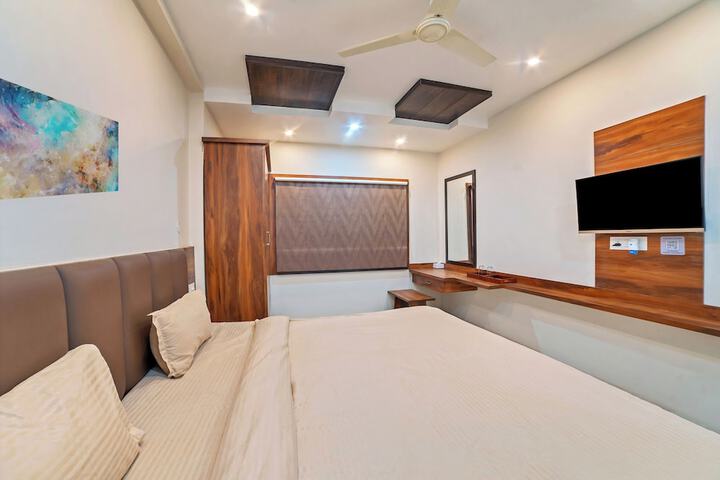 Room 11 of 33