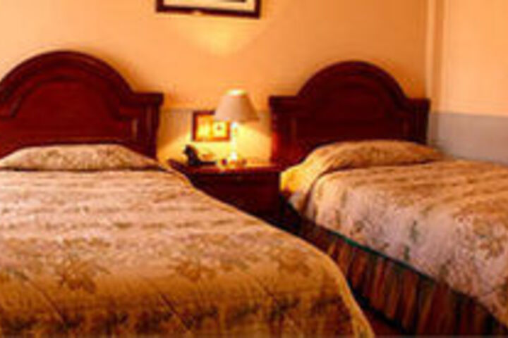 Room 6 of 15