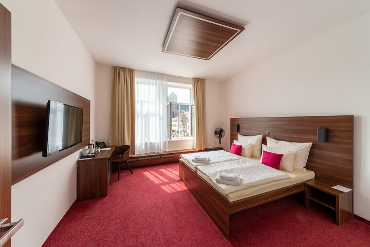 Room 17 of 39