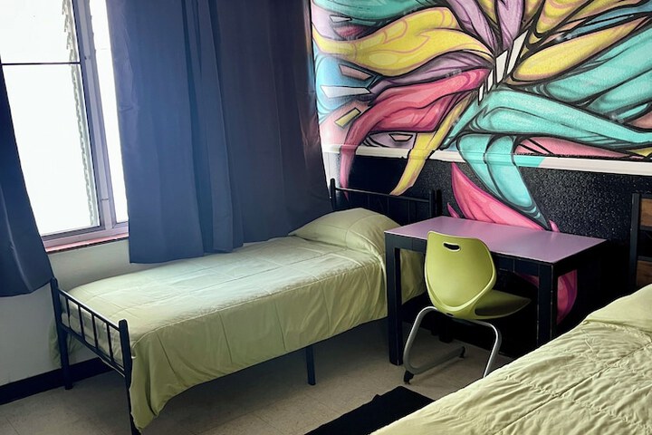 Room 16 of 35