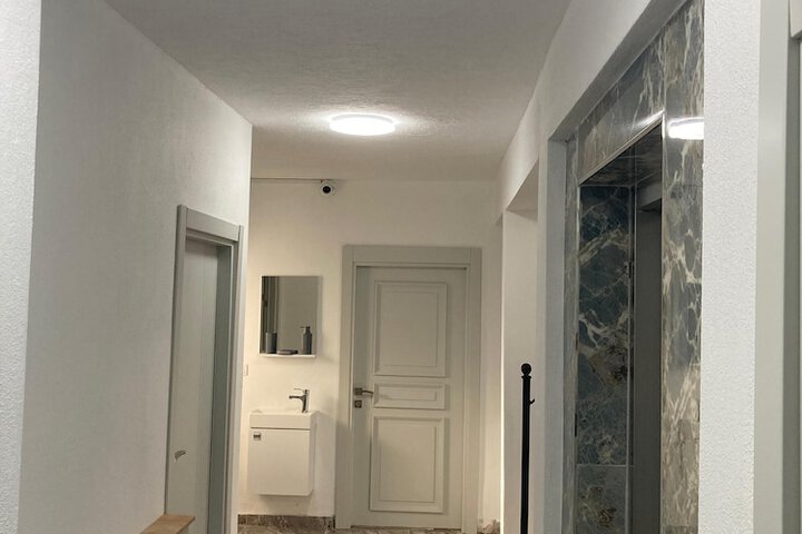 Ballroom/Hall 93 of 126