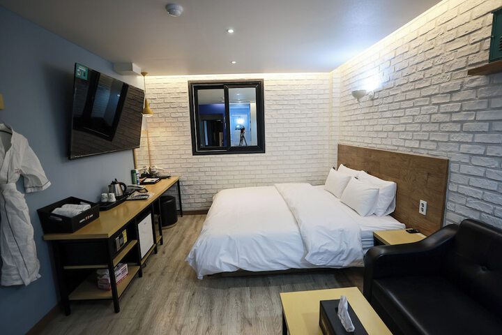 Room 21 of 93