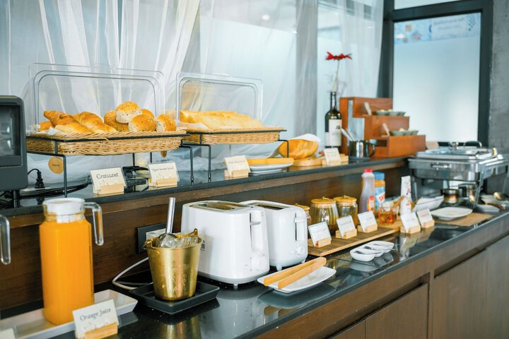 Dining 90 of 103