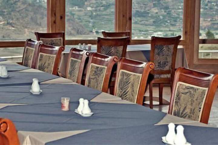 Dining 12 of 20