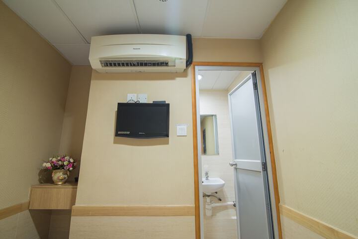 Room 9 of 110