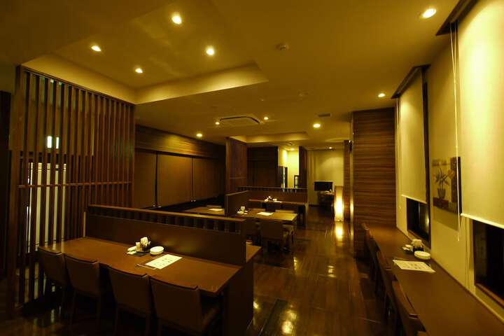 Dining 29 of 35