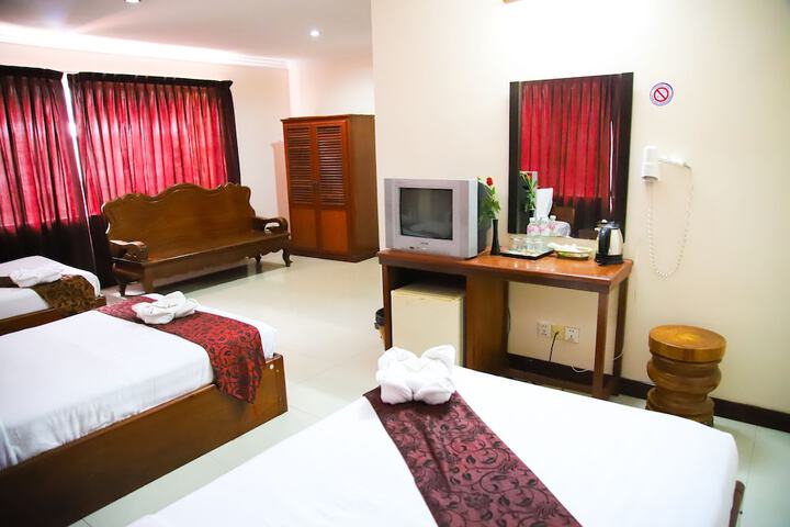 Room 12 of 32