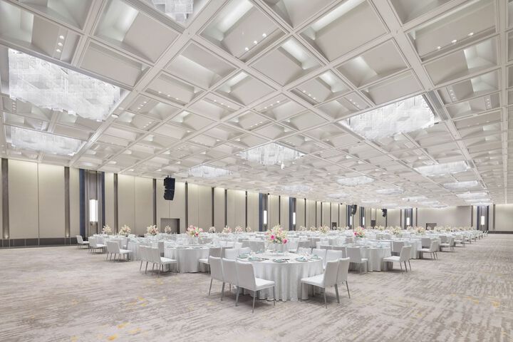 Ballroom/Hall 118 of 251