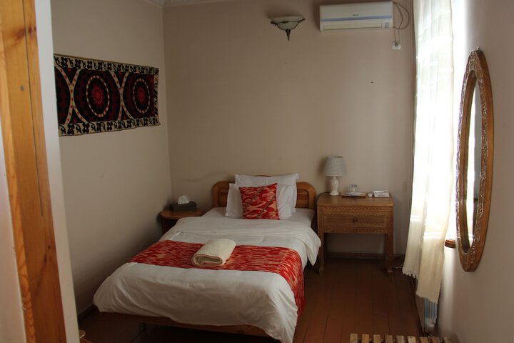 Room 6 of 25