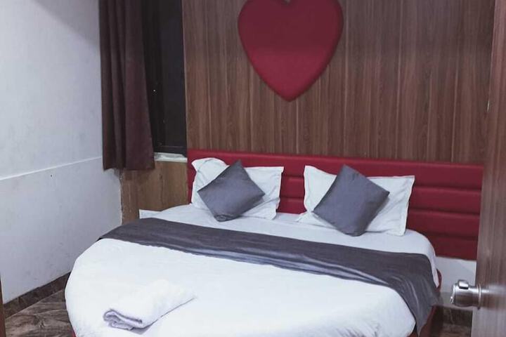 Room 12 of 24