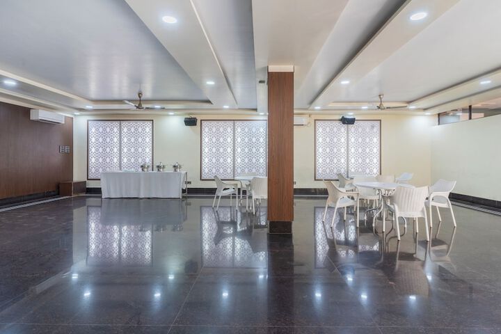 Ballroom/Hall 26 of 31