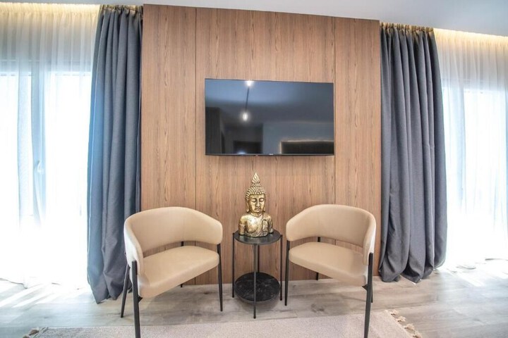 Room 76 of 93