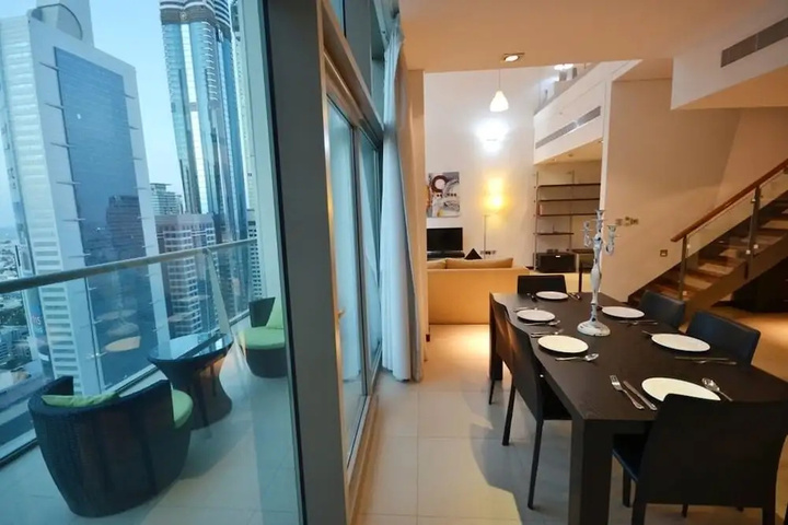 Dining 15 of 16