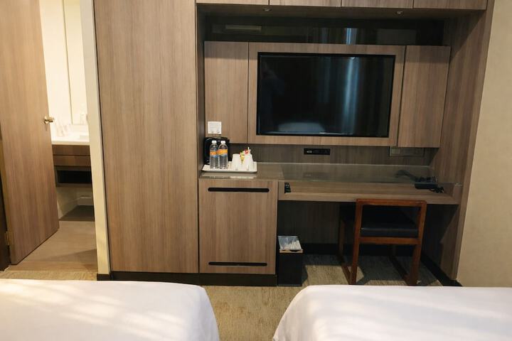 Room 45 of 104