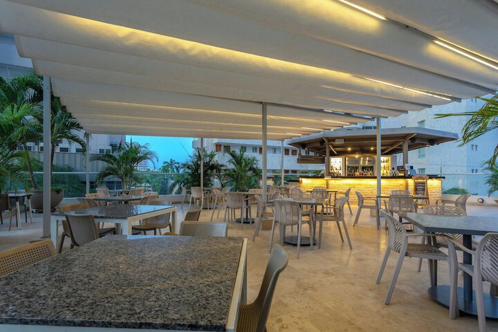Hotel Pool