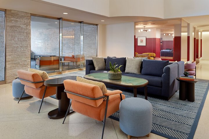 Lobby lounge