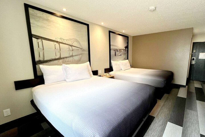 2 Queen Beds (2 of 15)