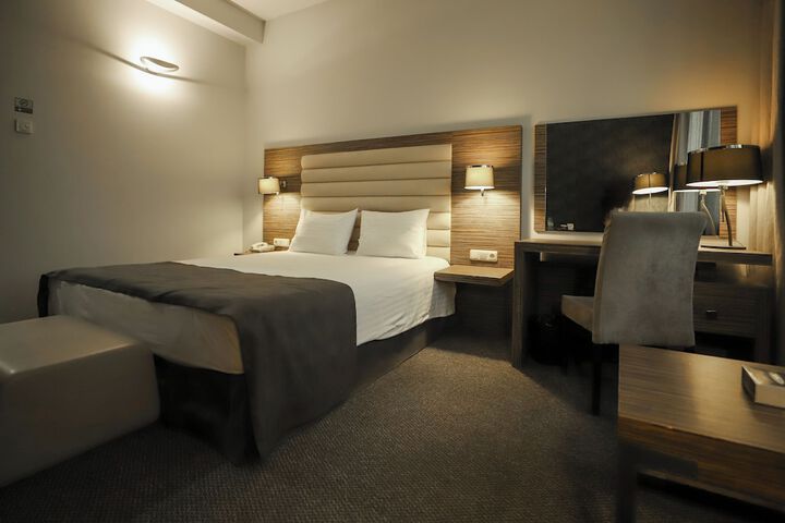 Room 9 of 62
