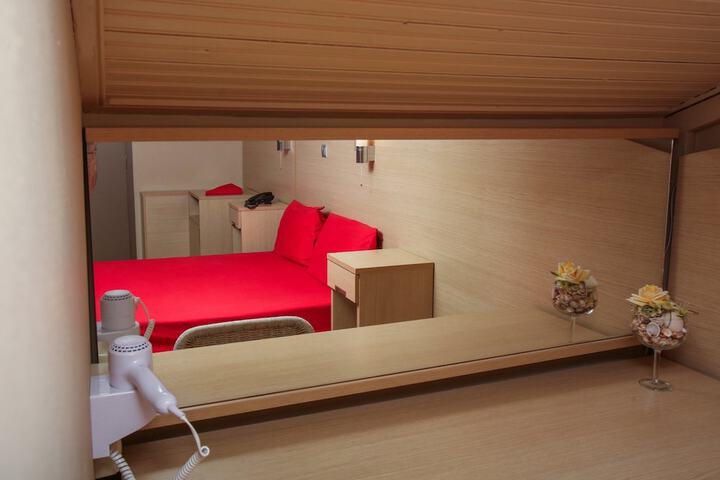 Room 13 of 24