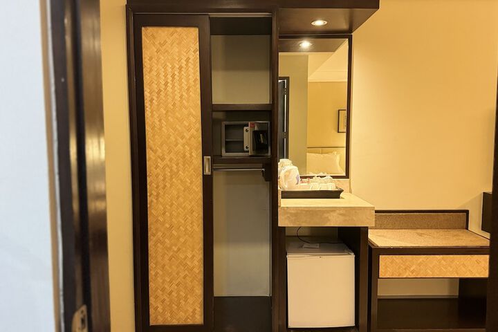 Room 17 of 65