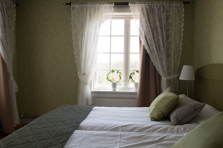 Room 4 of 25