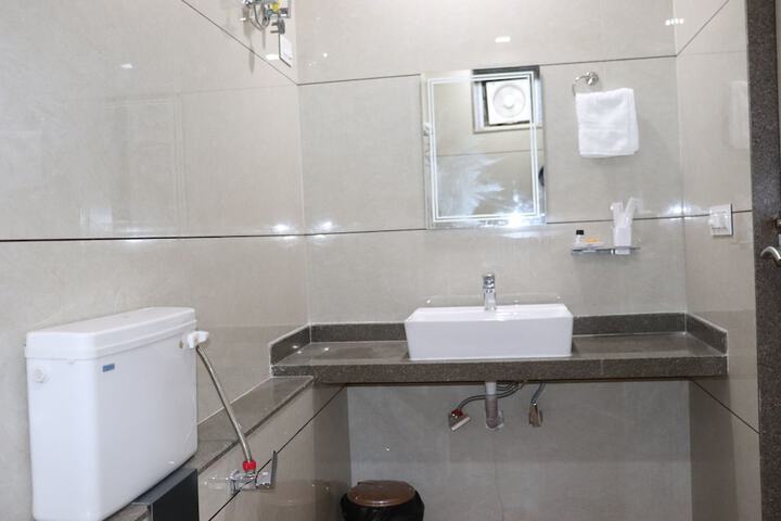 Room 24 of 32