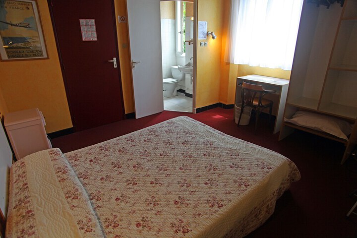 Room 10 of 20