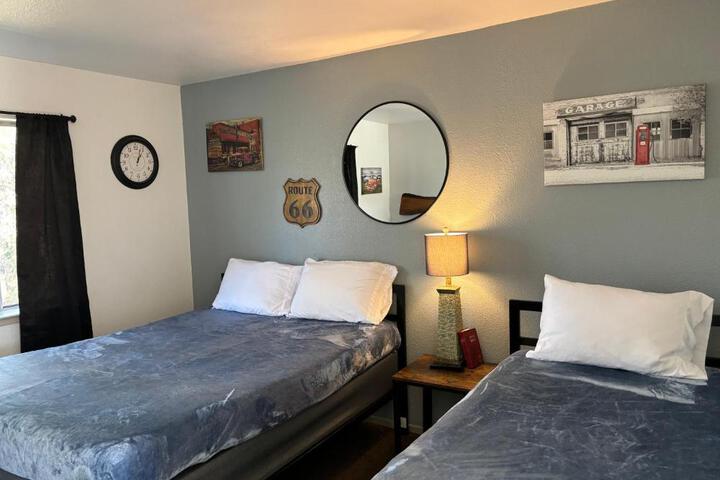 1 Queen Bed (3 of 103)