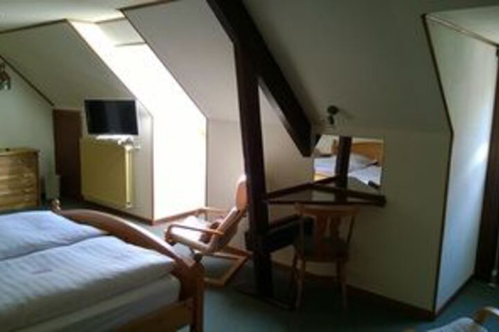 Room 10 of 19