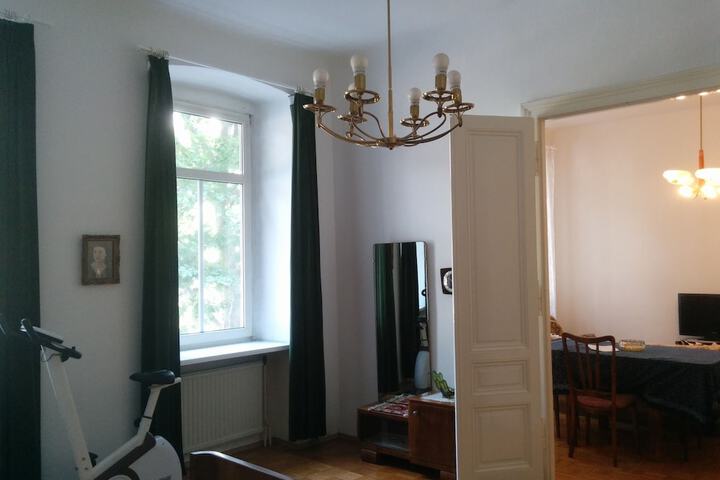 Room 27 of 108