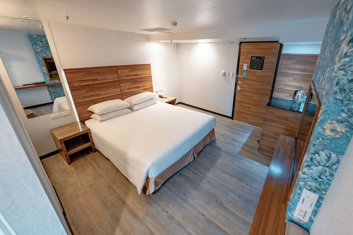 Room 18 of 46