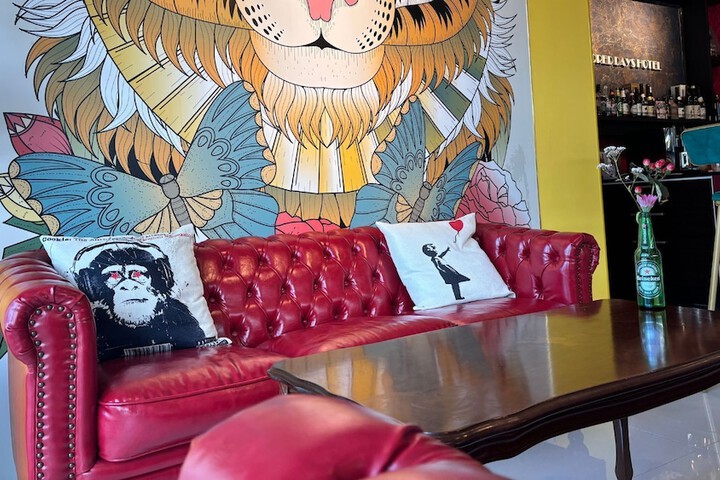 Lounge 118 of 149
