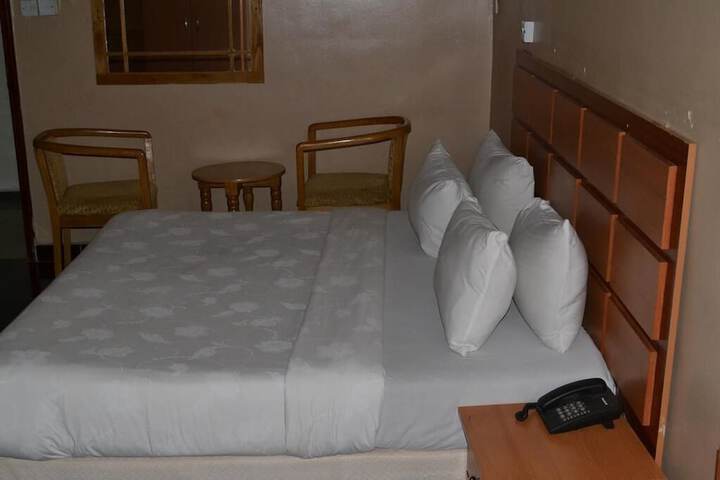 Room 8 of 30