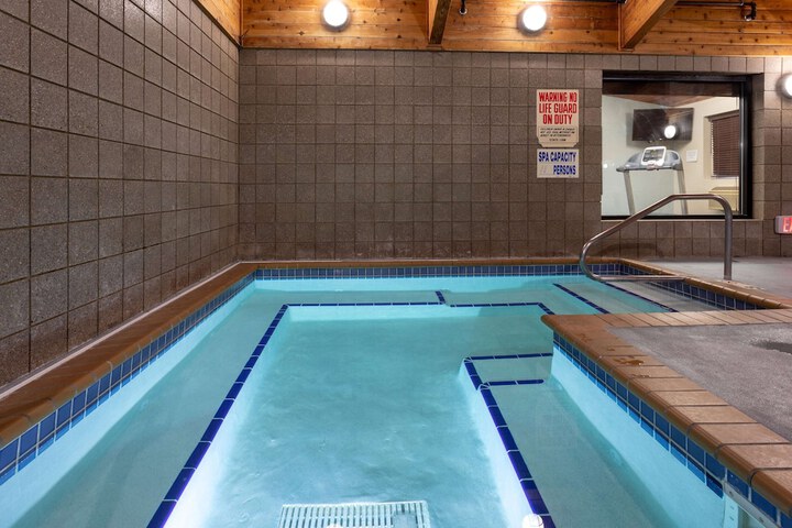 Pool 40 of 53