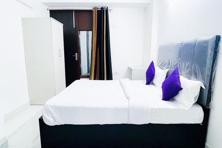 Room 4 of 7