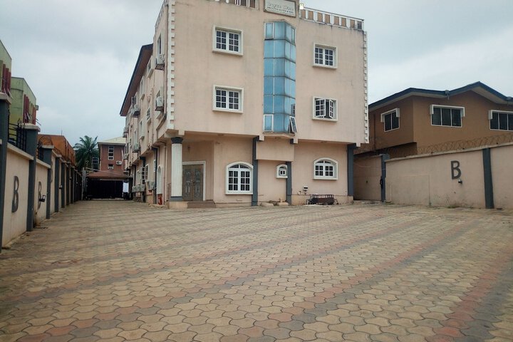 Bayse One Executive Suites and Bar