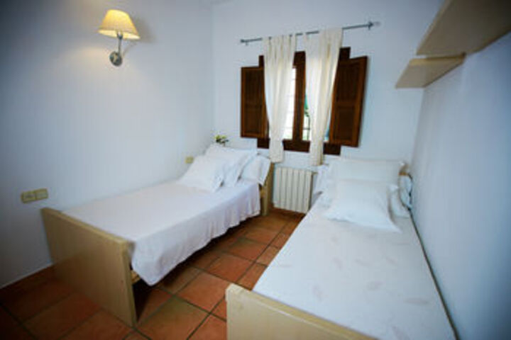 Room 9 of 32