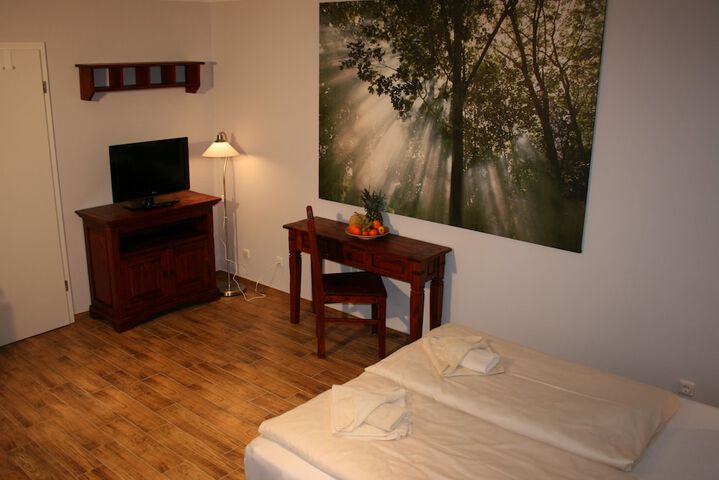 Room 6 of 66