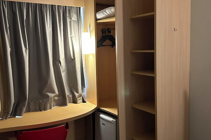Room 45 of 128