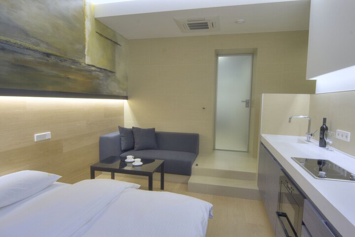 Room 19 of 100