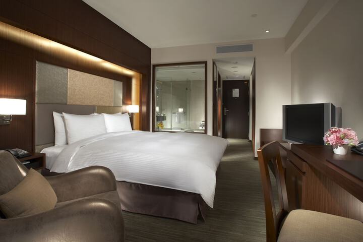 Room 6 of 94