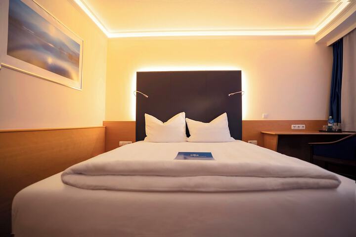Room 10 of 19