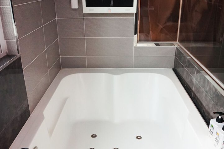 Hot Tub 35 of 54