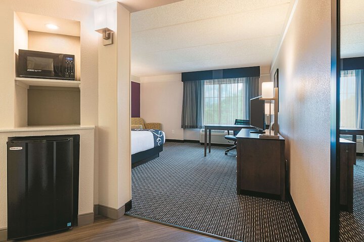 1 King Bed (8 of 21)